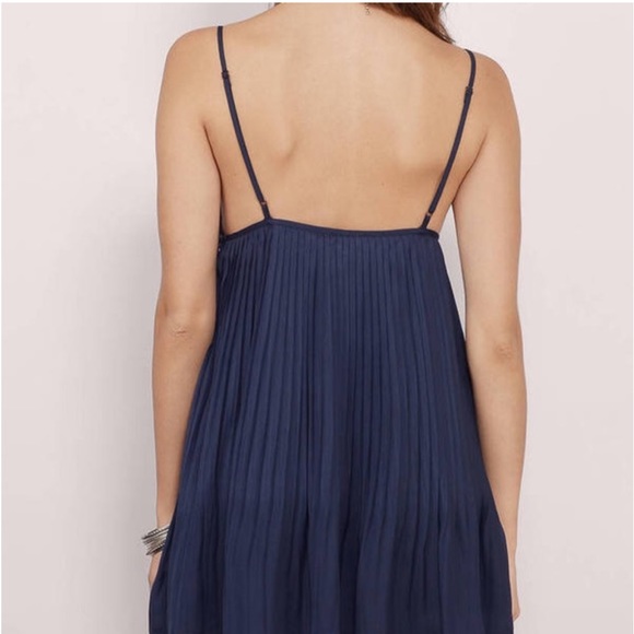 NWT Medium Tobi Kiss Me Hello Babydoll Navy Pleated Mini Dress - Picture 3 of 12